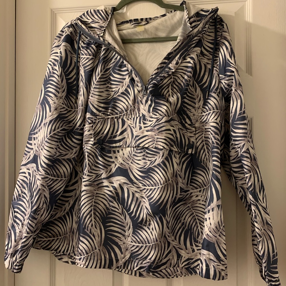 Woman’s wind breaker in excellent condition